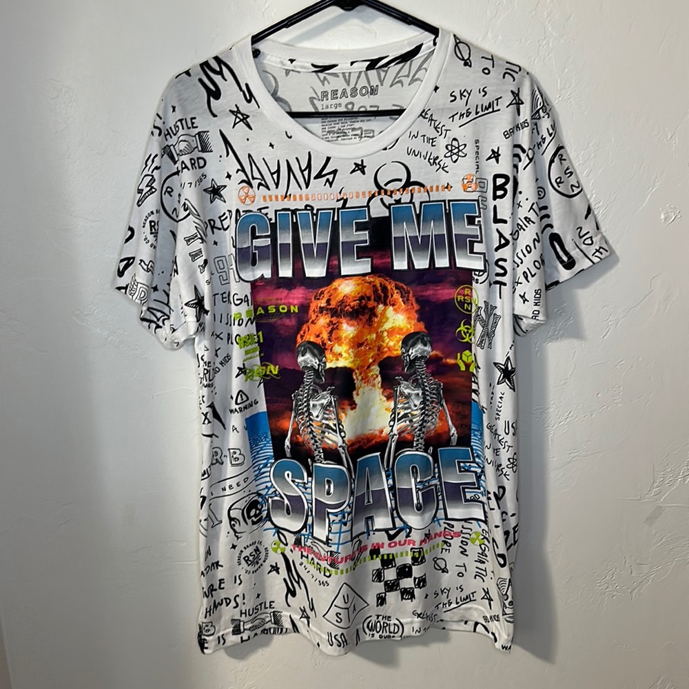 Reason Give me space skeletons graphic T-shirt L